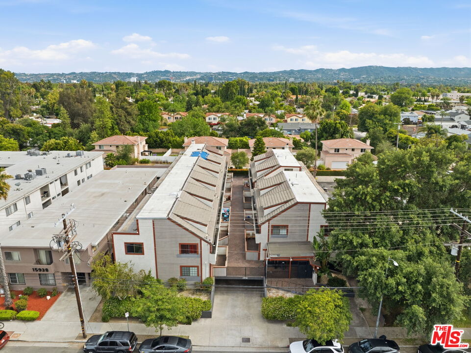 15946 Vanowen St Unit: 209