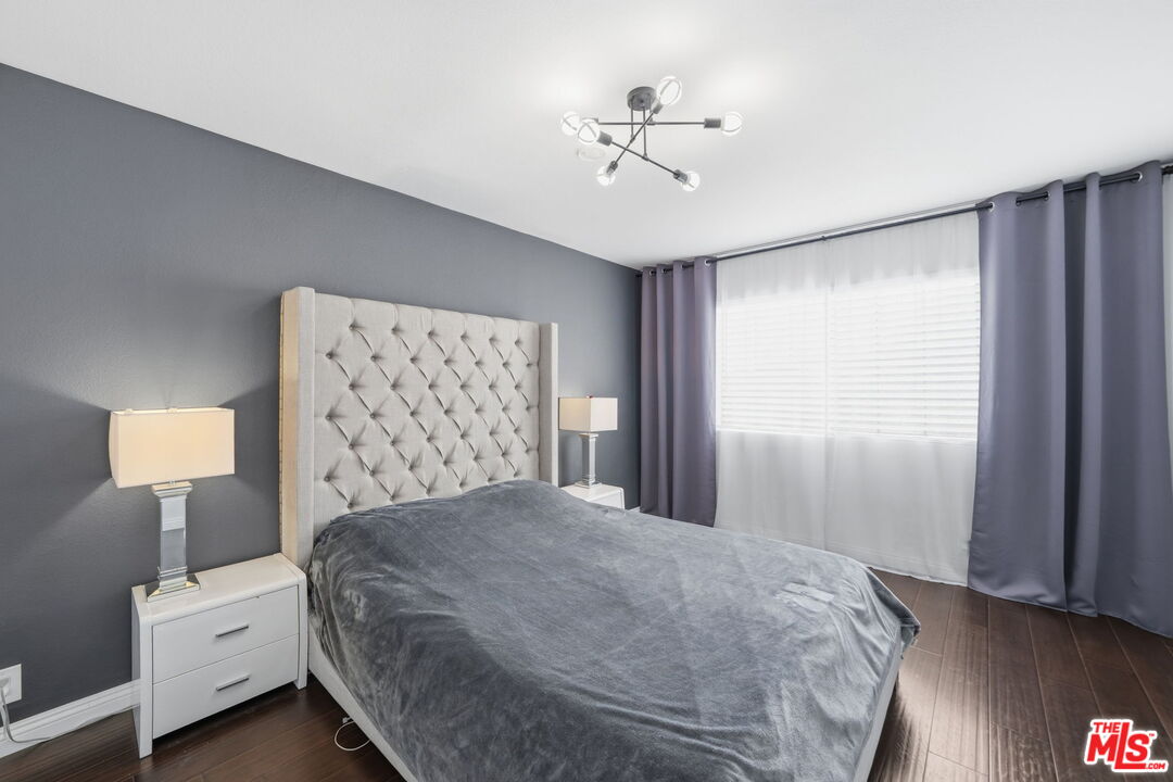 15946 Vanowen St Unit: 209