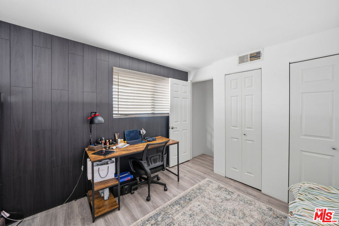 15946 Vanowen St Unit: 209