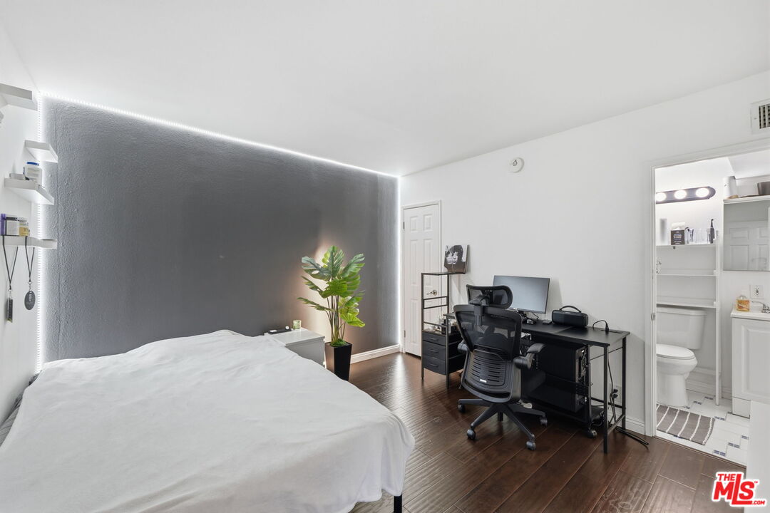 15946 Vanowen St Unit: 209