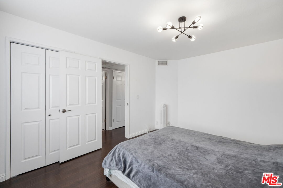 15946 Vanowen St Unit: 209