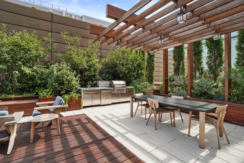 100 Lovejoy Wharf # 7L