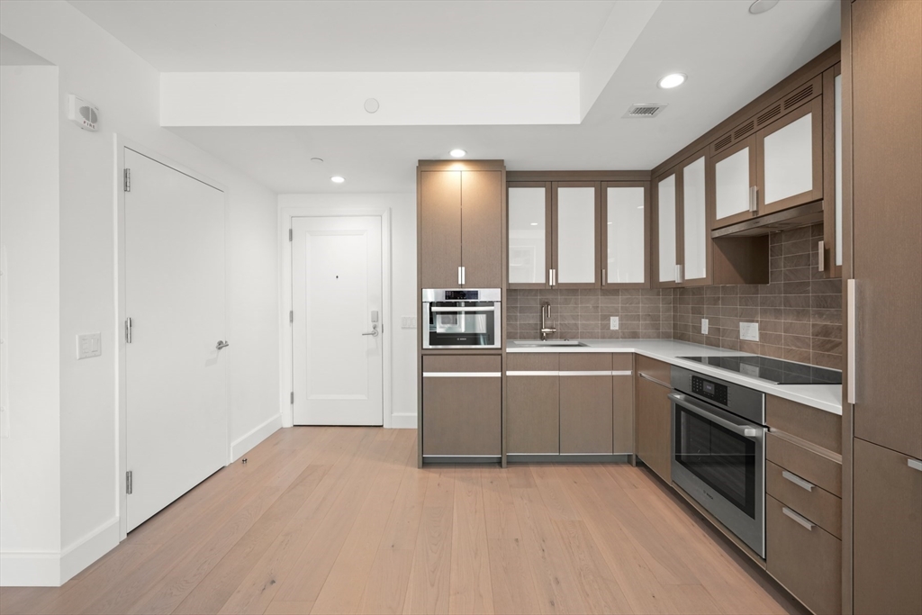 100 Lovejoy Wharf # 7L