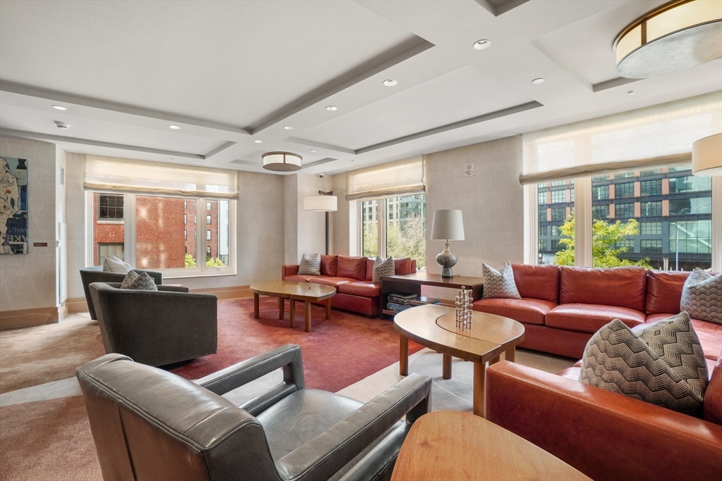 100 Lovejoy Wharf # 7L