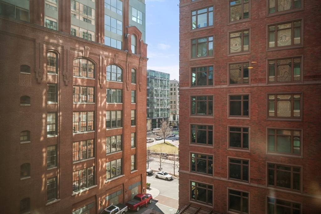 100 Lovejoy Wharf # 7L