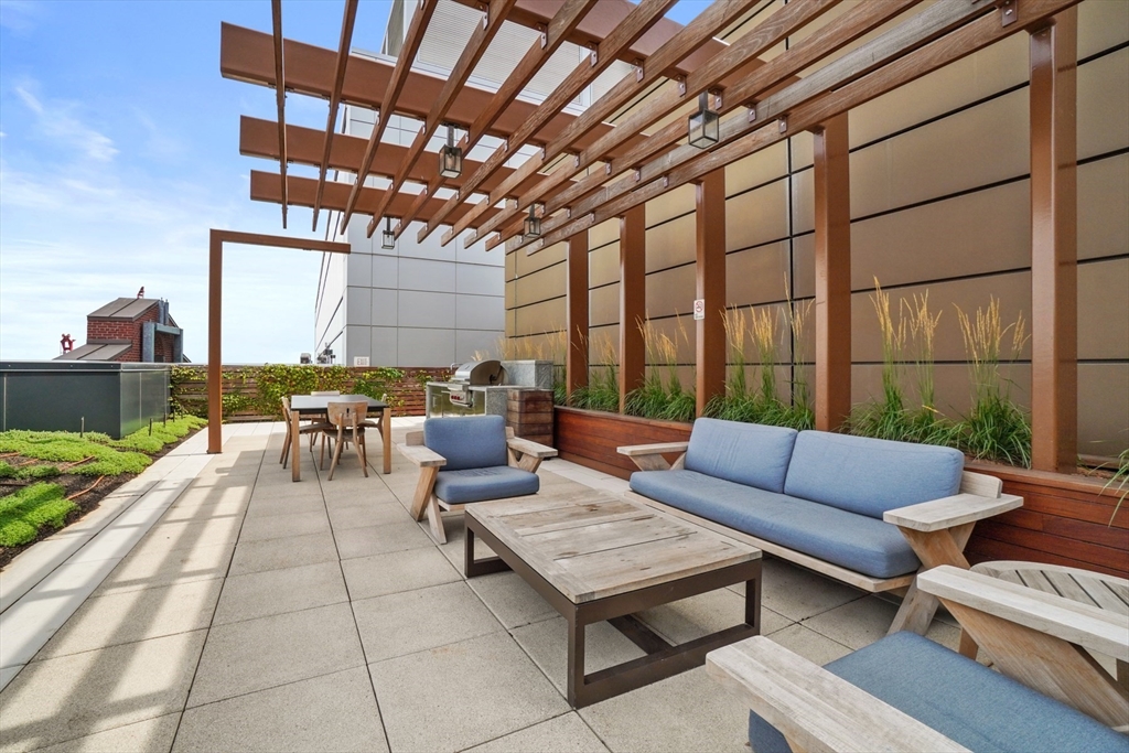 100 Lovejoy Wharf # 7L