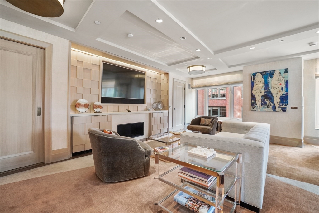 100 Lovejoy Wharf # 7L