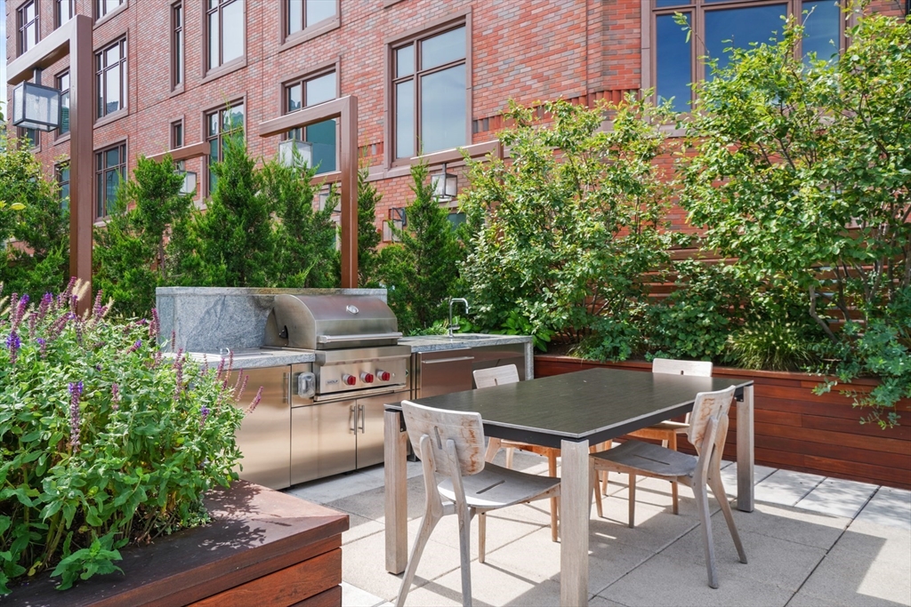 100 Lovejoy Wharf # 7L