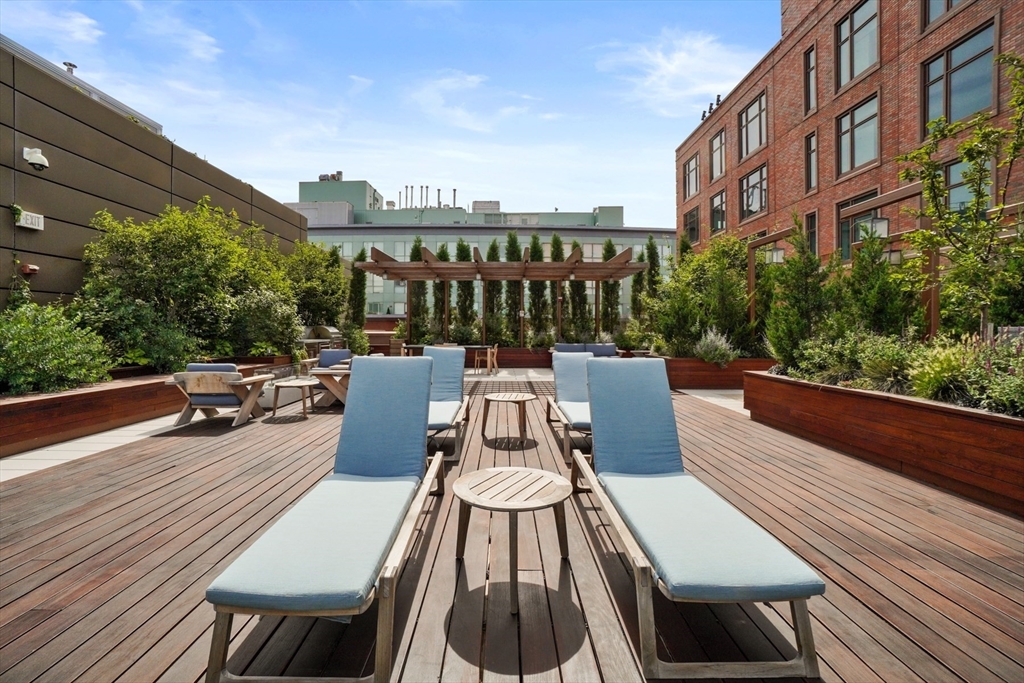 100 Lovejoy Wharf # 7L