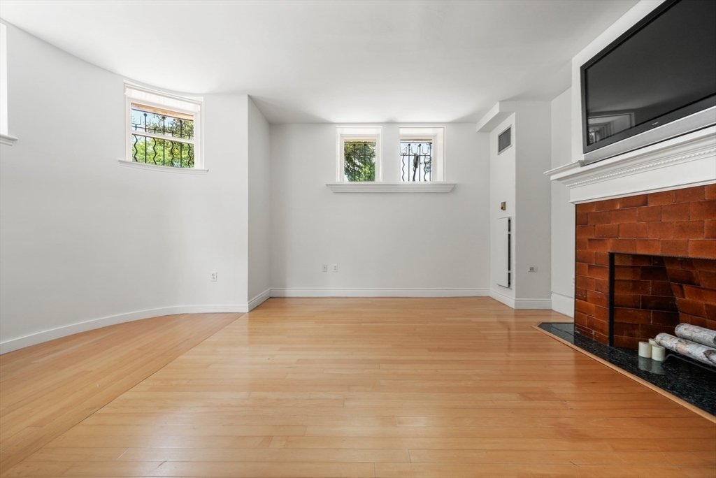 10 Charlesgate E # 1