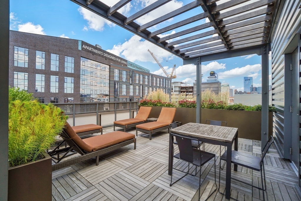 32 Traveler St # 403