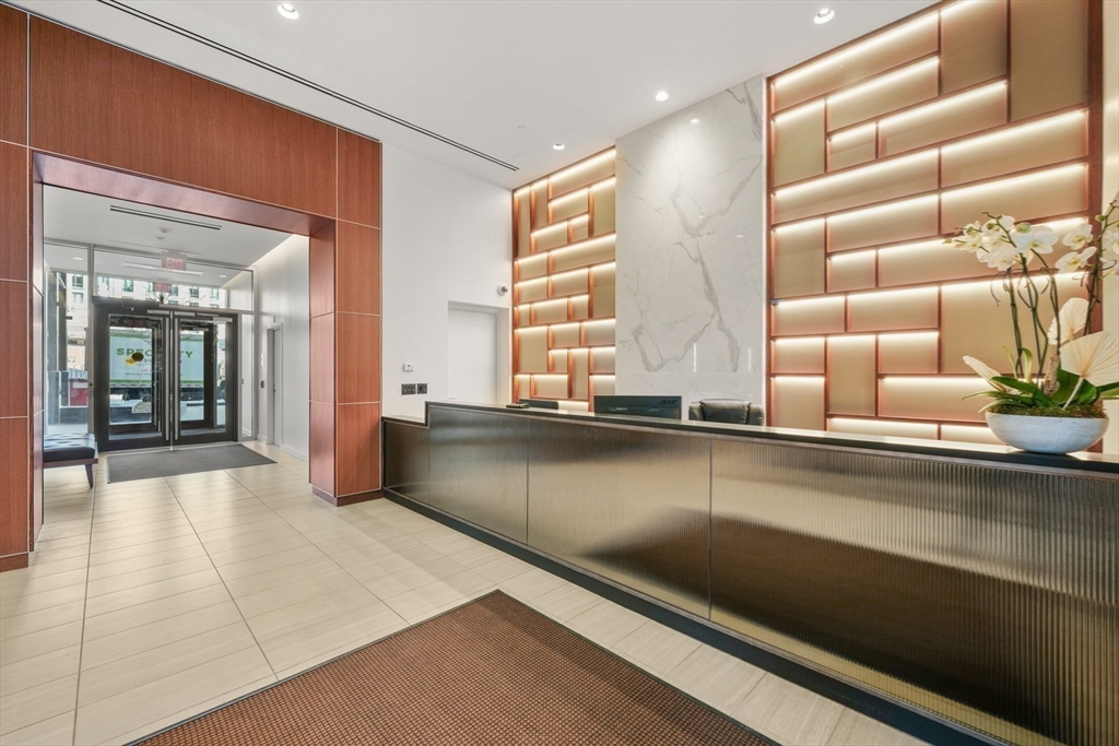 32 Traveler St # 403
