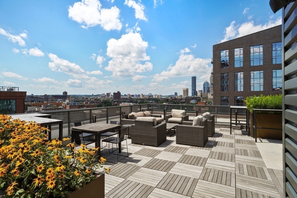 32 Traveler St # 403