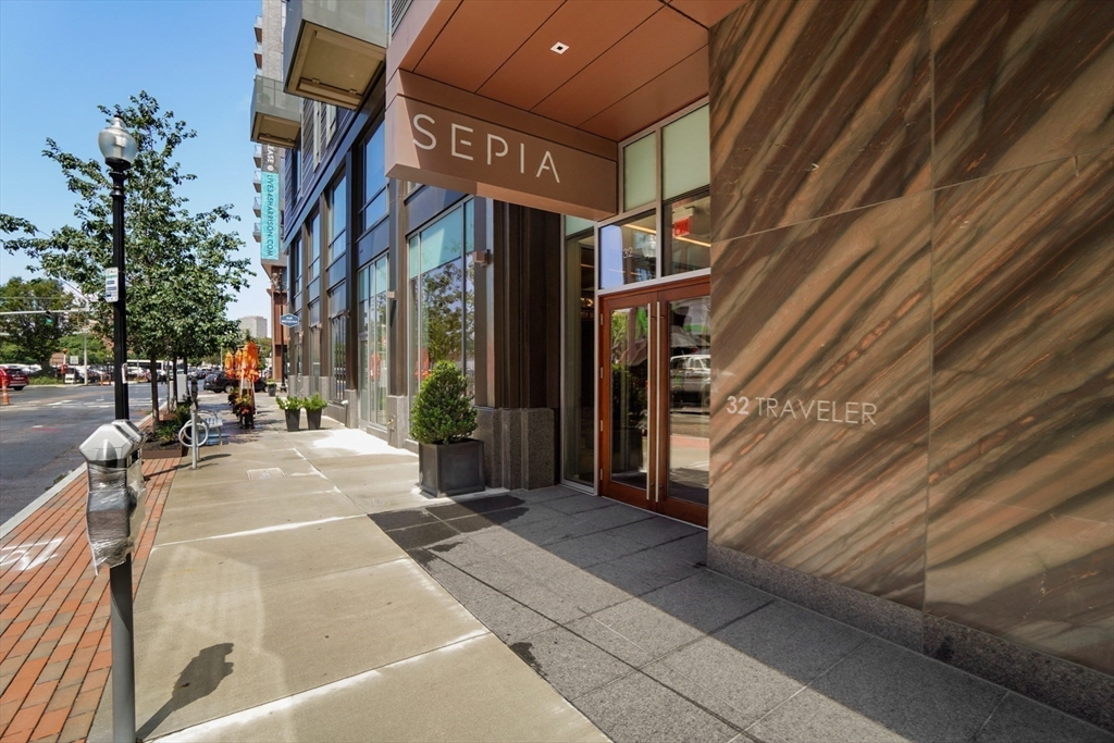 32 Traveler St # 403