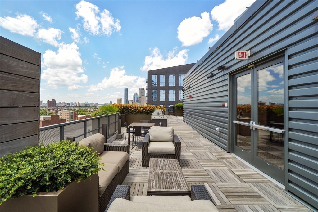 32 Traveler St # 403