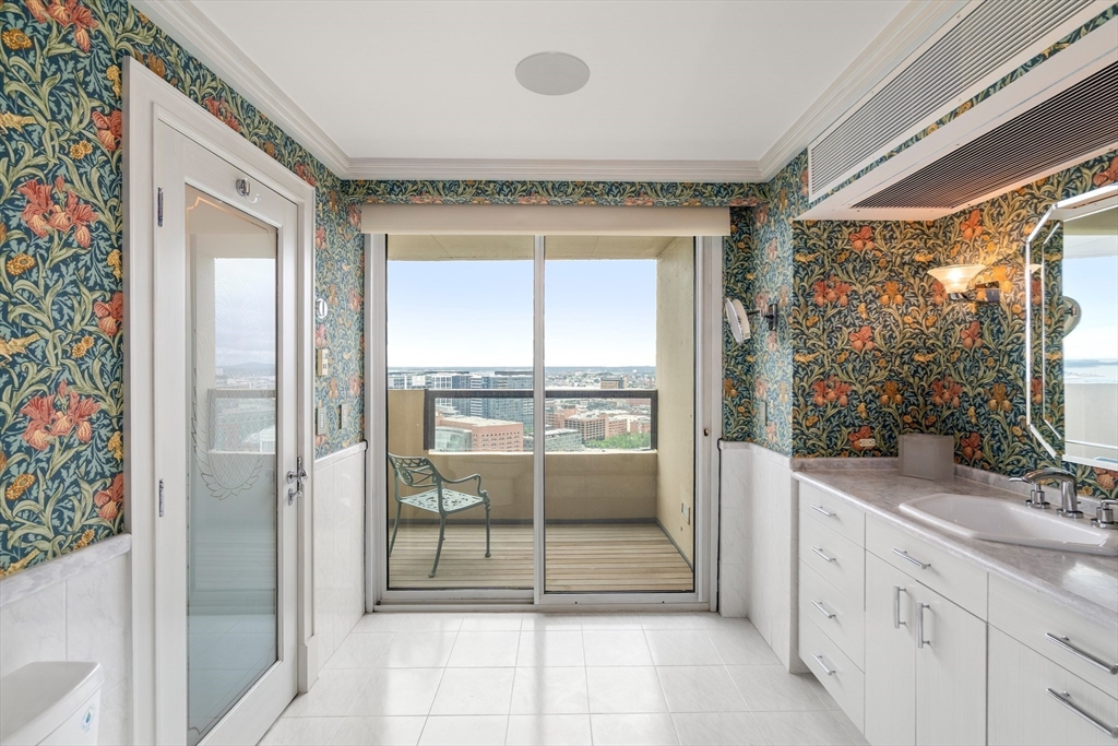 85 E India Row Unit: 33B/C