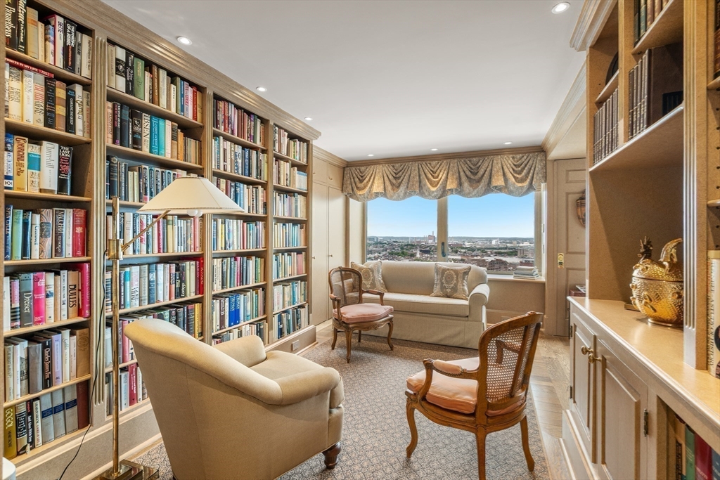 85 E India Row Unit: 33B/C