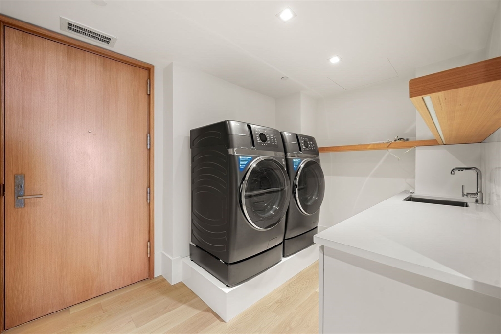 150 Seaport Boulevard Unit: 15CD