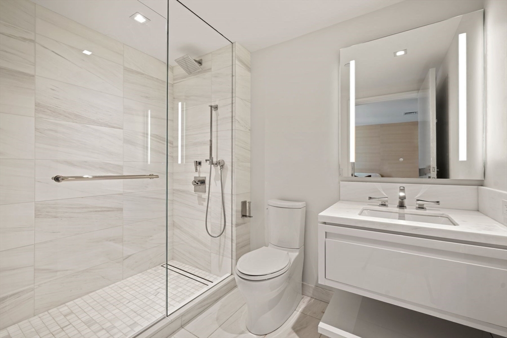 150 Seaport Boulevard Unit: 15CD