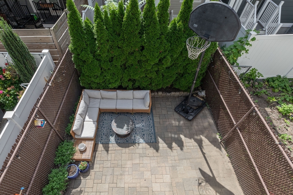 89 Baxter St