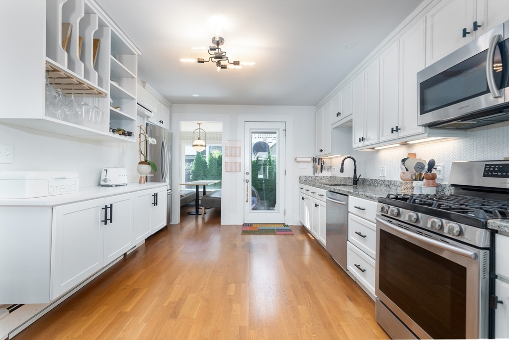 89 Baxter St