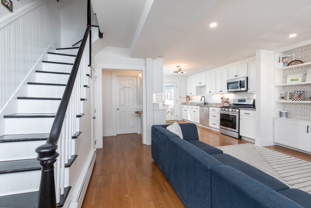 89 Baxter St