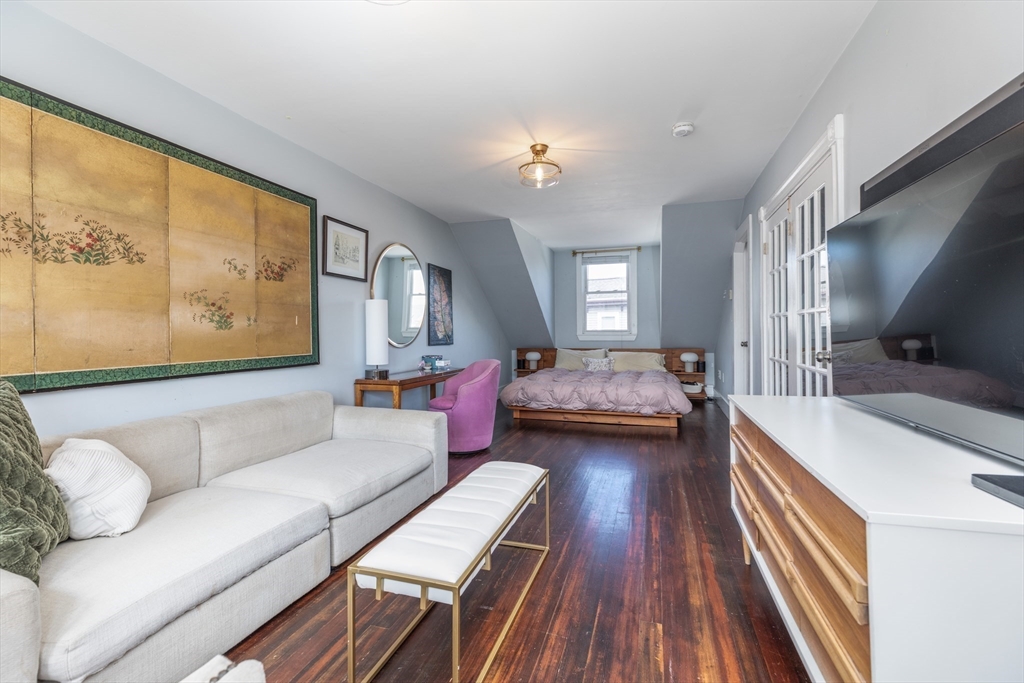 89 Baxter St