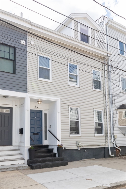 89 Baxter St