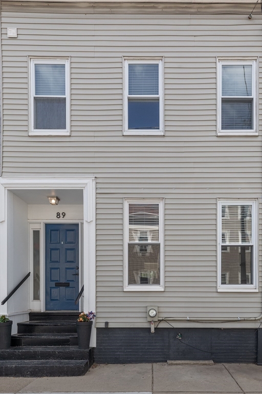 89 Baxter St