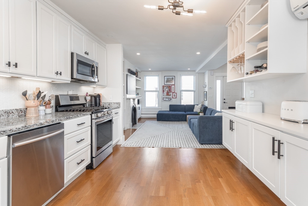 89 Baxter St