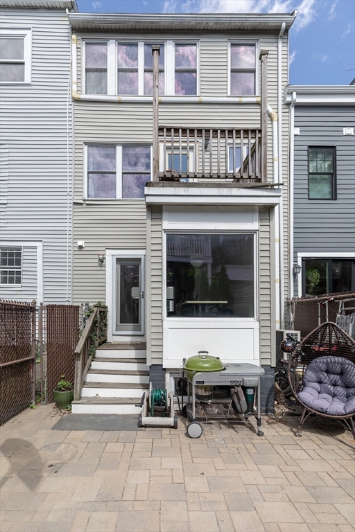 89 Baxter St