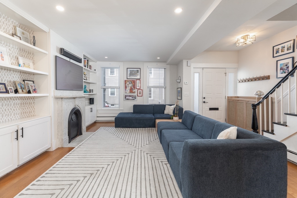 89 Baxter St