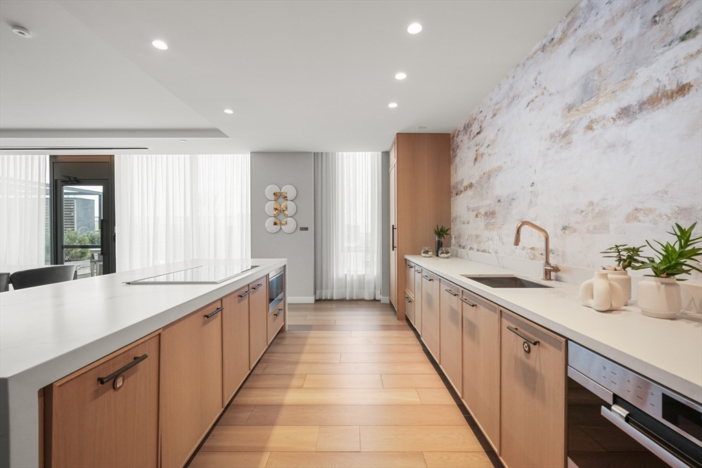 380 Harrison Ave Unit: PH1H