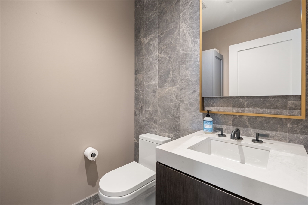 380 Harrison Ave Unit: PH1H