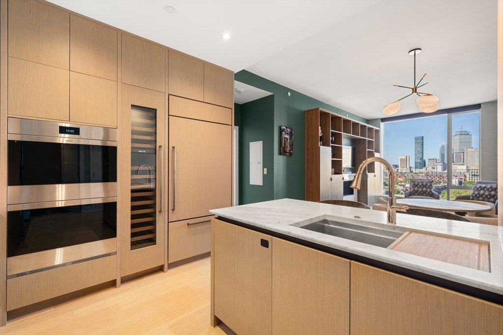 380 Harrison Ave Unit: PH1H