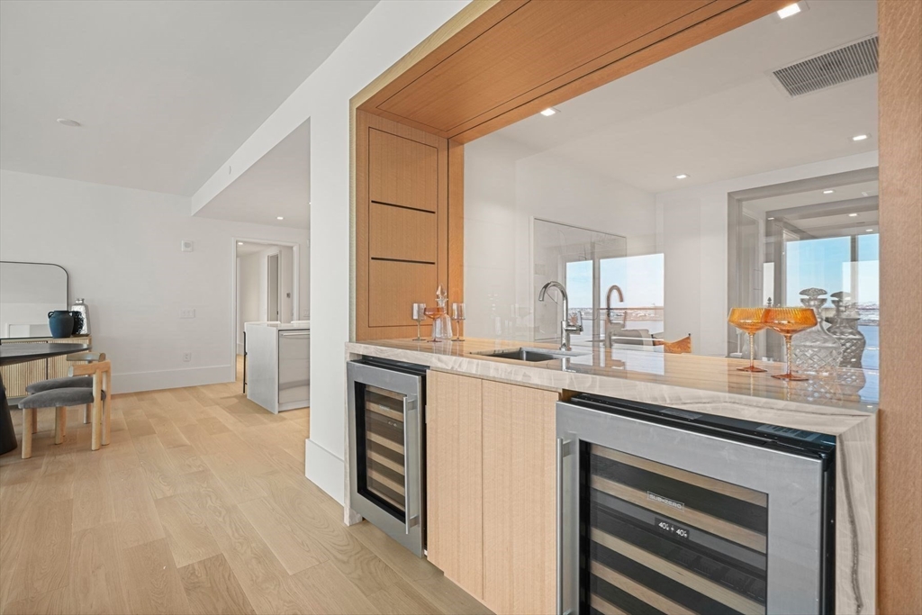 150 Seaport Boulevard Unit: 15CD