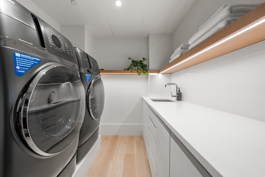 150 Seaport Boulevard Unit: 15CD