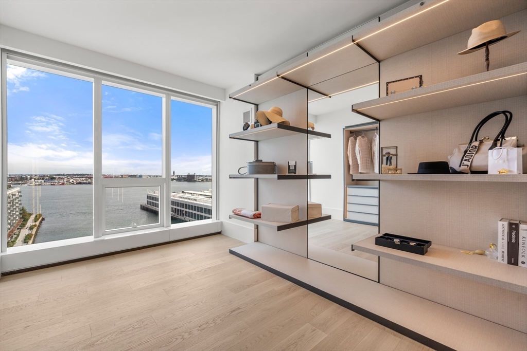 150 Seaport Boulevard Unit: 15CD