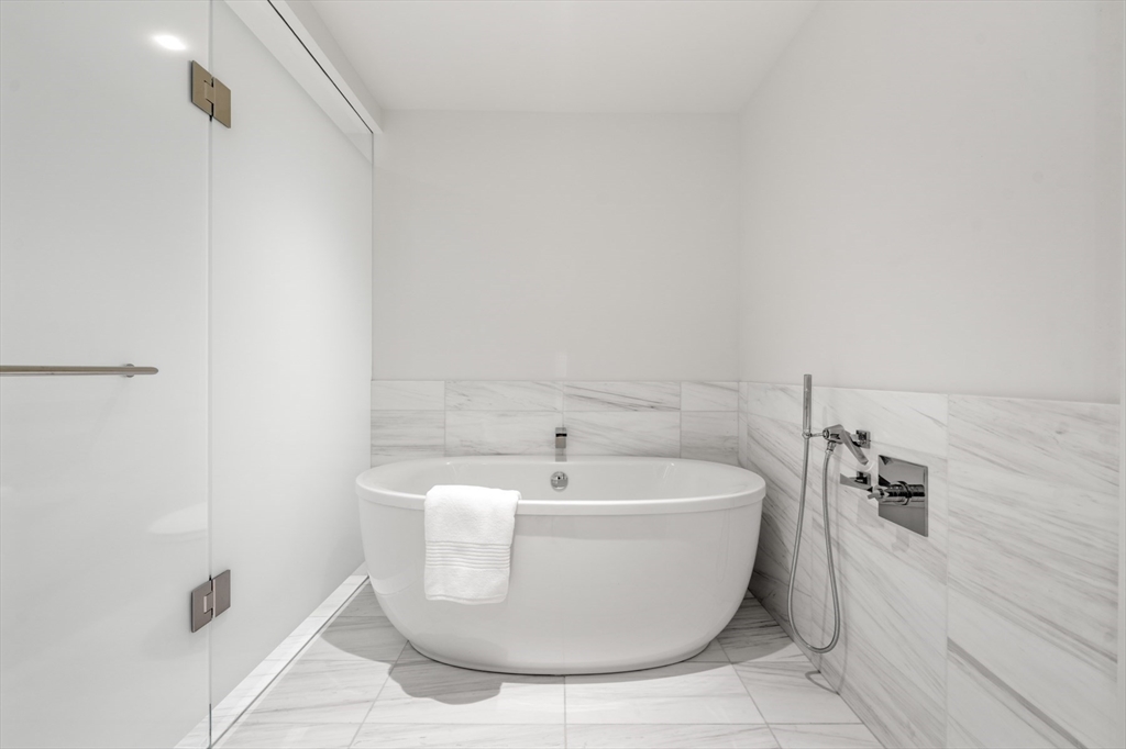 150 Seaport Boulevard Unit: 15CD