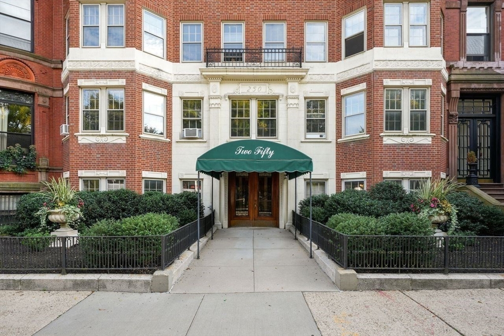 250 Commonwealth Ave # 11