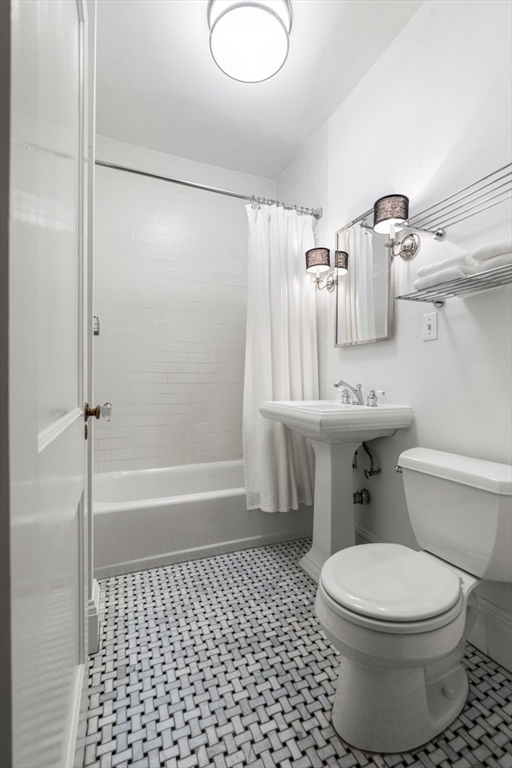 250 Commonwealth Ave # 11