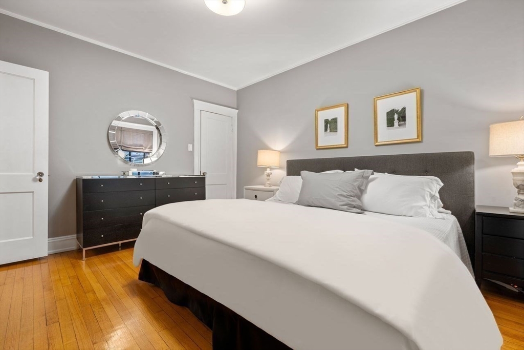 250 Commonwealth Ave # 11