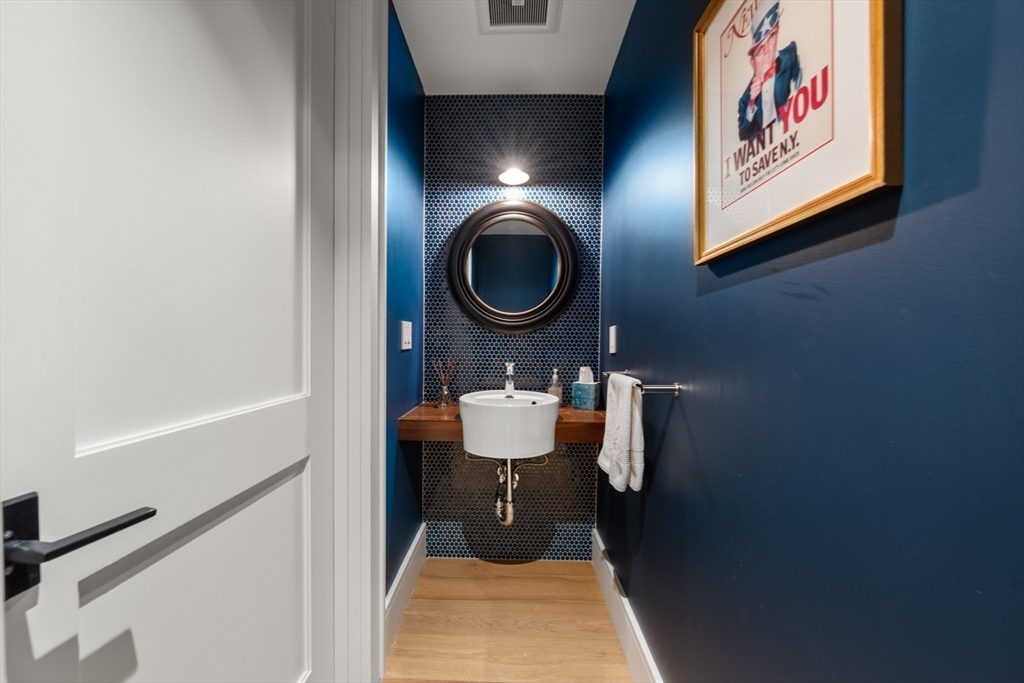 49 Melcher St # 502, Boston Unit: 502