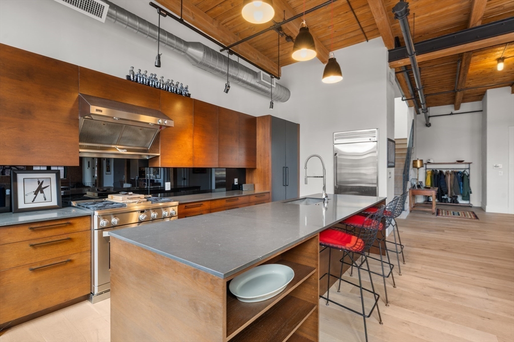 49 Melcher St # 502, Boston Unit: 502