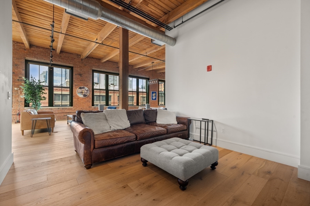 49 Melcher St # 502, Boston Unit: 502