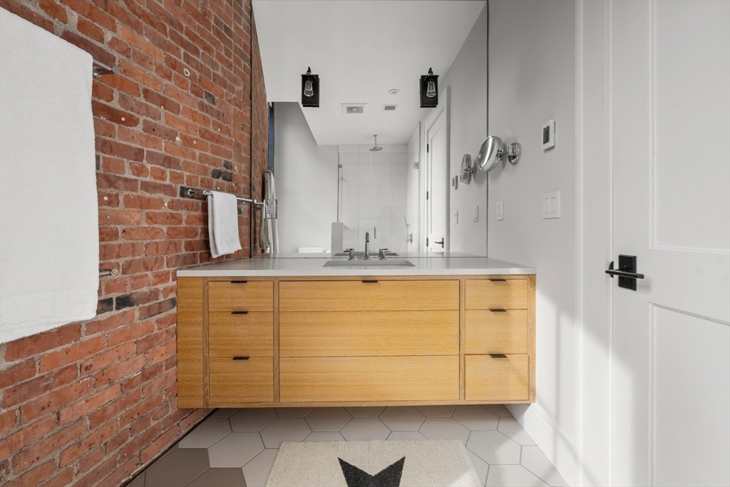 49 Melcher St # 502, Boston Unit: 502
