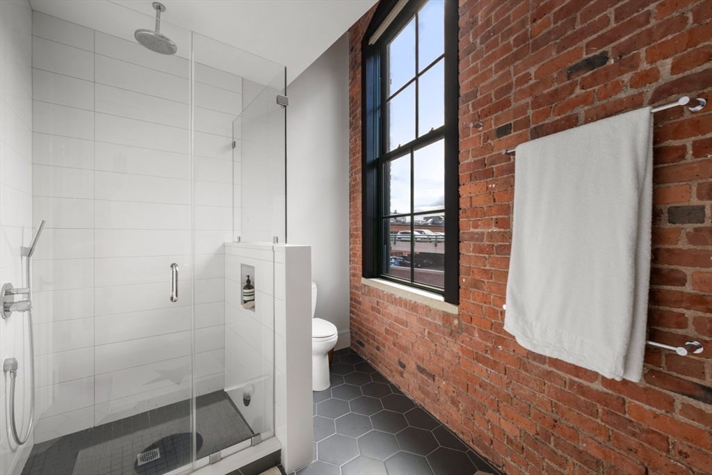 49 Melcher St # 502, Boston Unit: 502