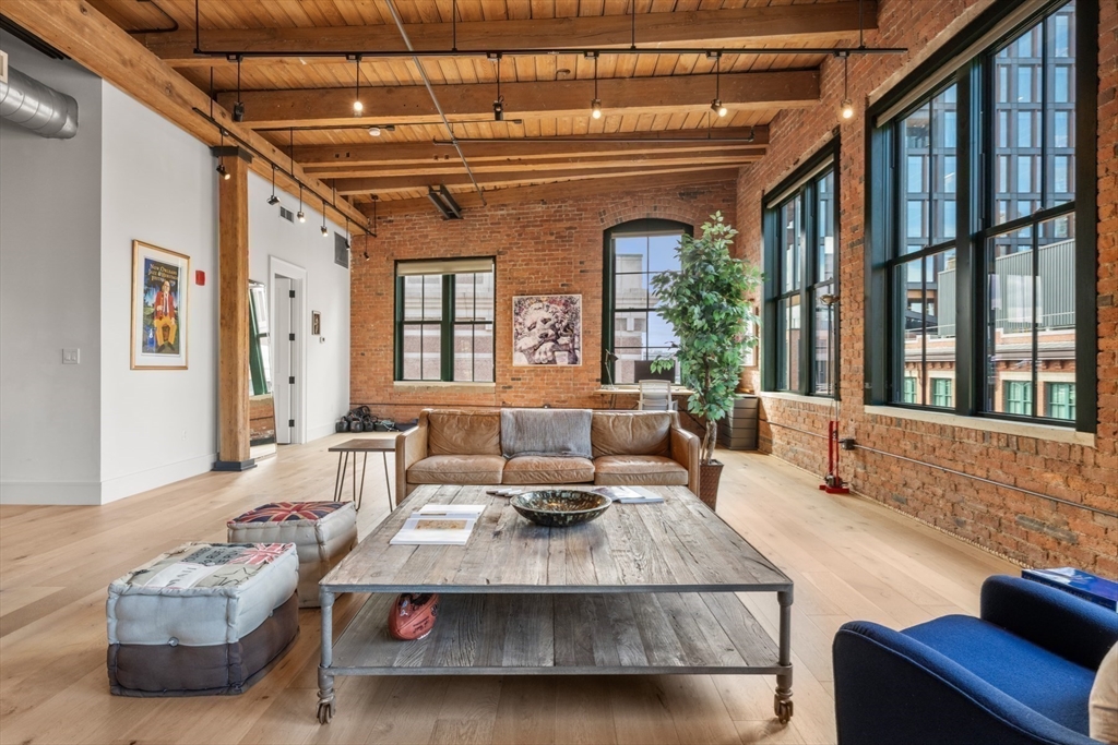 49 Melcher St # 502, Boston Unit: 502