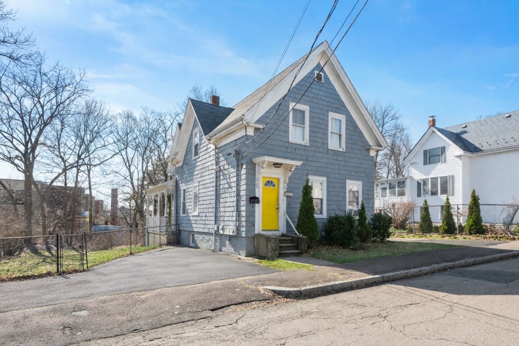 32 Milton St