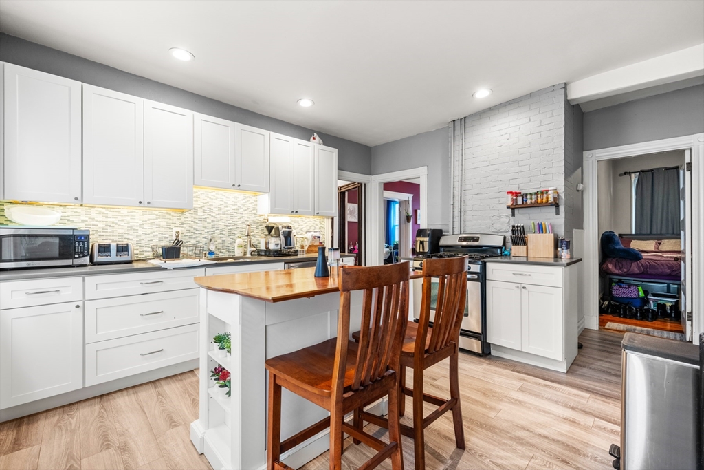 21 Thornley St # 2